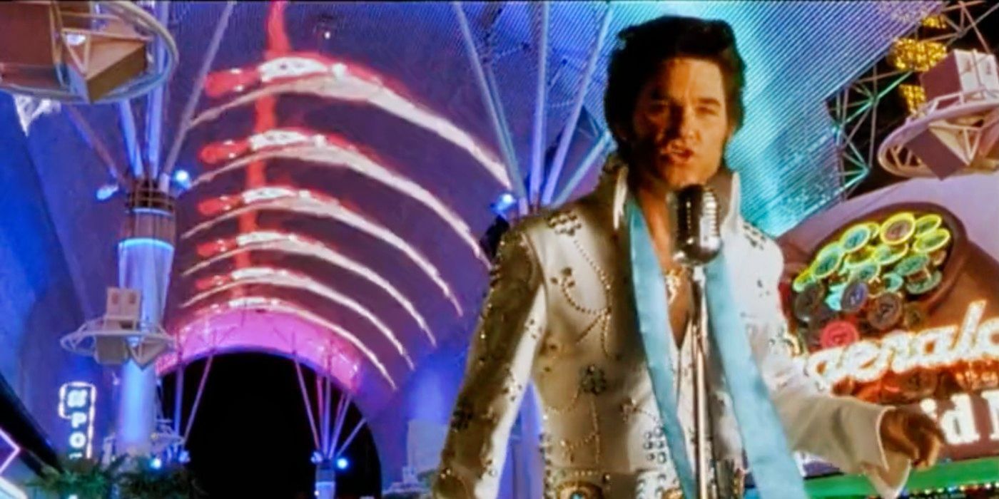 Kurt Russell se apresentando como Elvis em 3000 milhas para Graceland