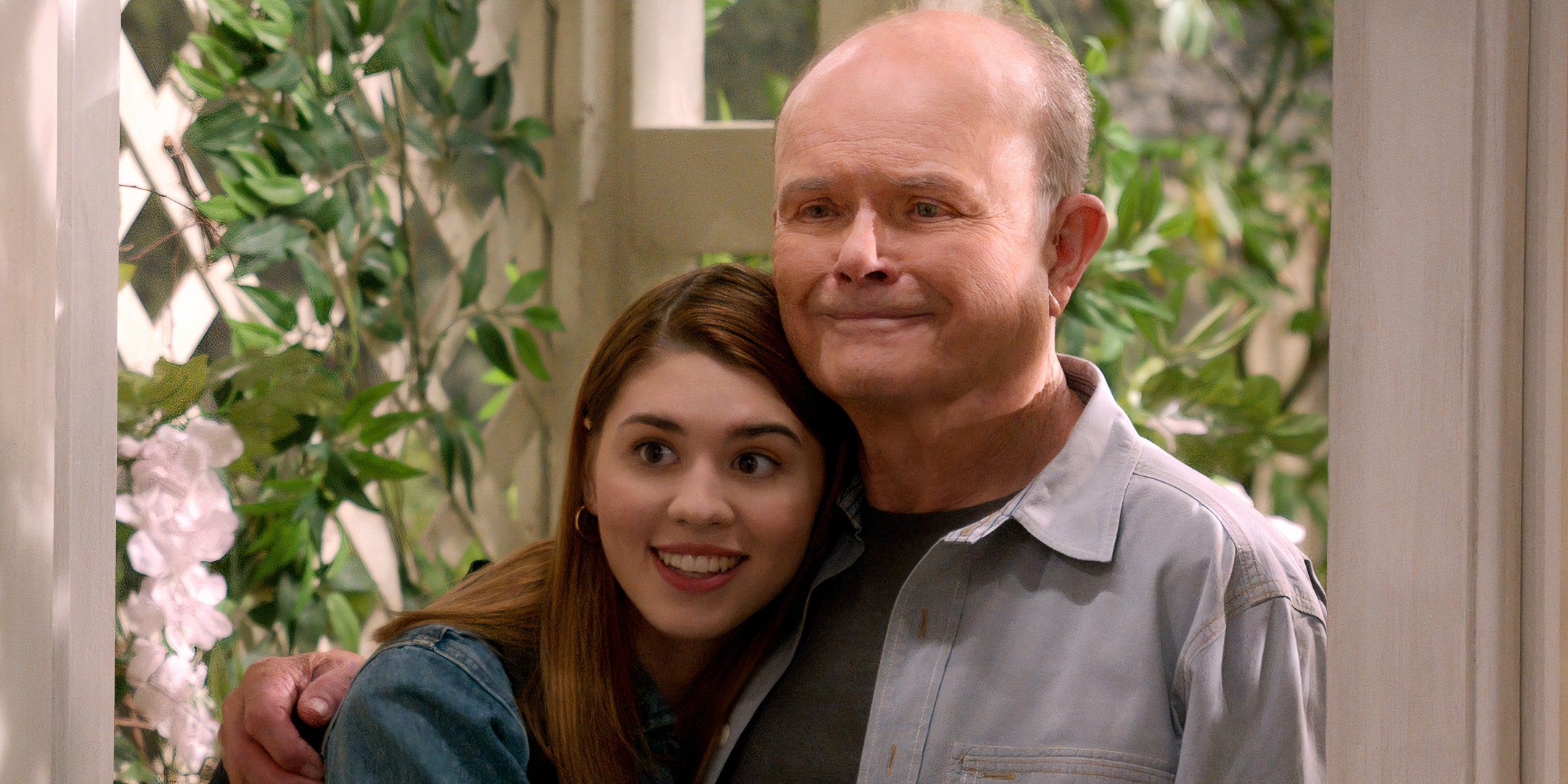 Kurtwood Smith as Red looking happy while hugging Leia in That '90s Show season 2