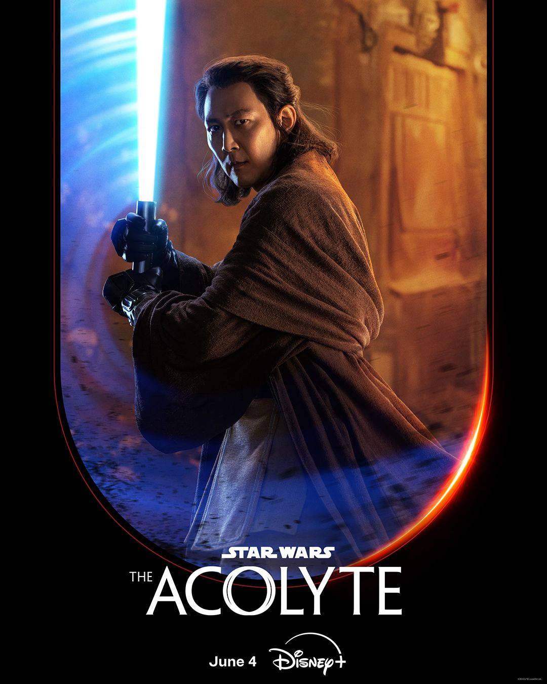 Lee Jung-jae segurando um sabre de luz azul no pôster de Star Wars The Acolyte