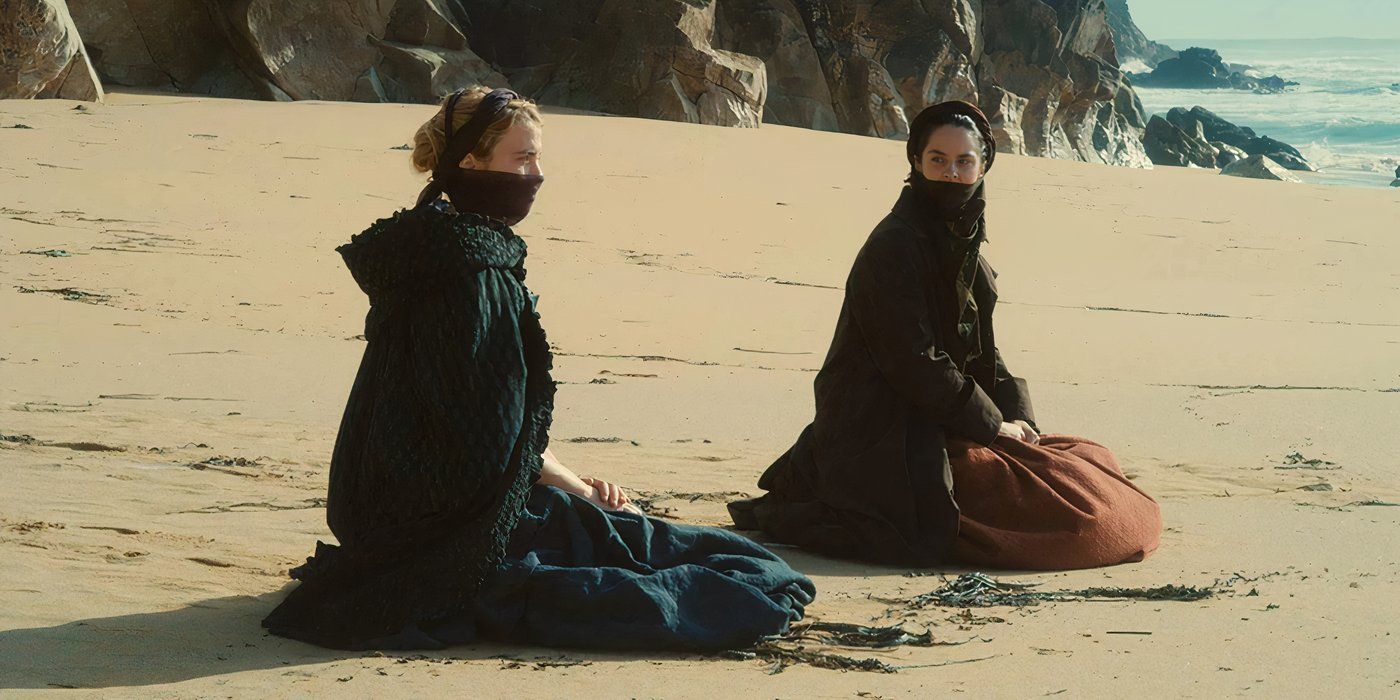 Marianne and Héloïse on  a beach in Portrai of a Lady on Fire
