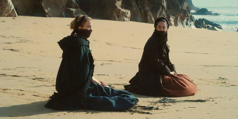 Marianne and Héloïse on a beach in Portrai of a Lady on Fire