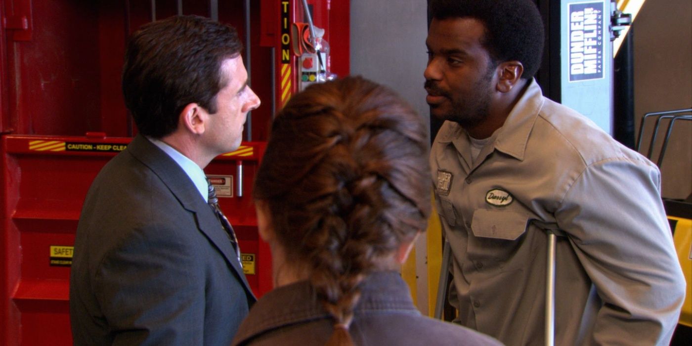 Michael (Steve Carell) and Darryl (Craig Robinson) argue in the warehouse