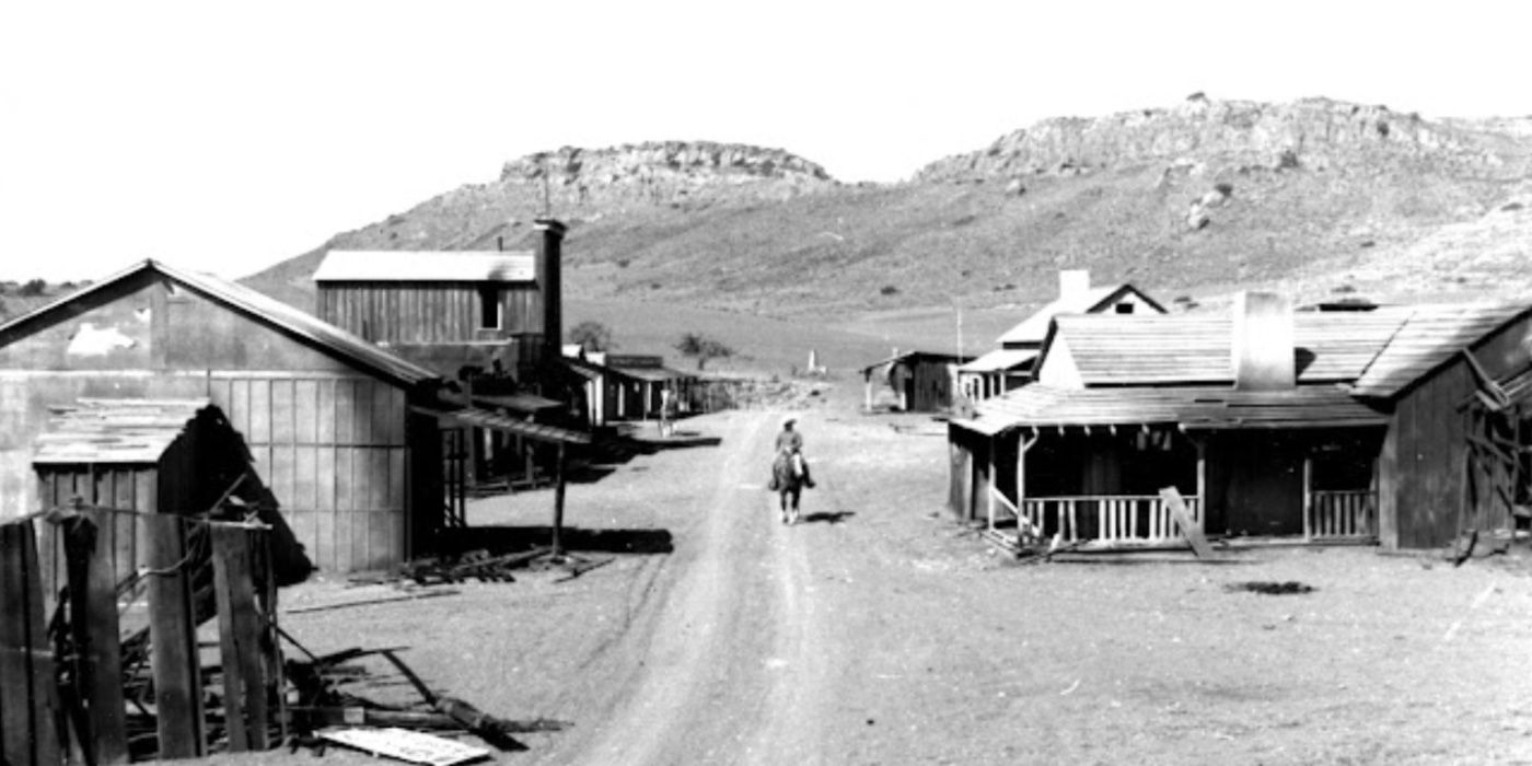 An establishing shot of the western town in Gunsmoke