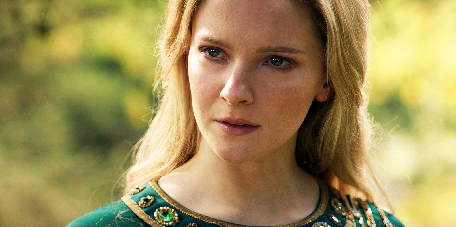 Morfydd Clark as Galadriel in The Lord of the Rings The Rings of Power season 1