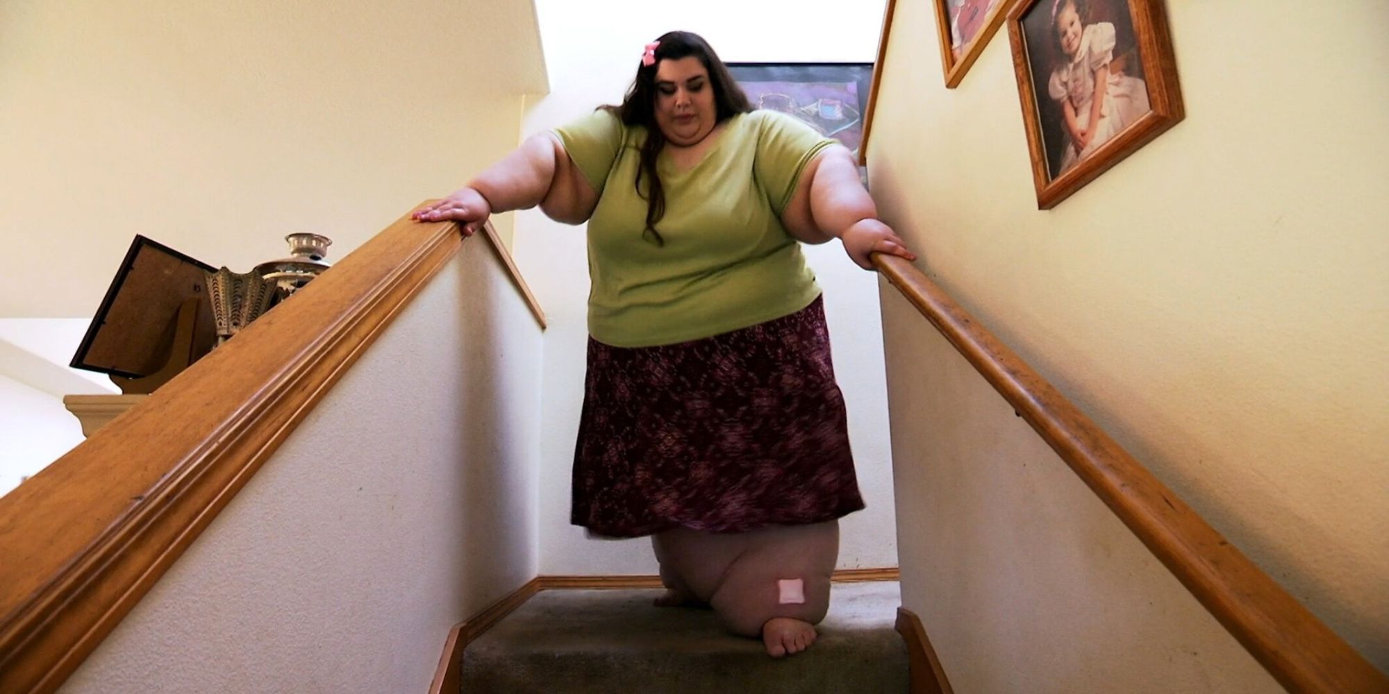 My 600 lb Life Amber Rachdi trying to get down the stairs