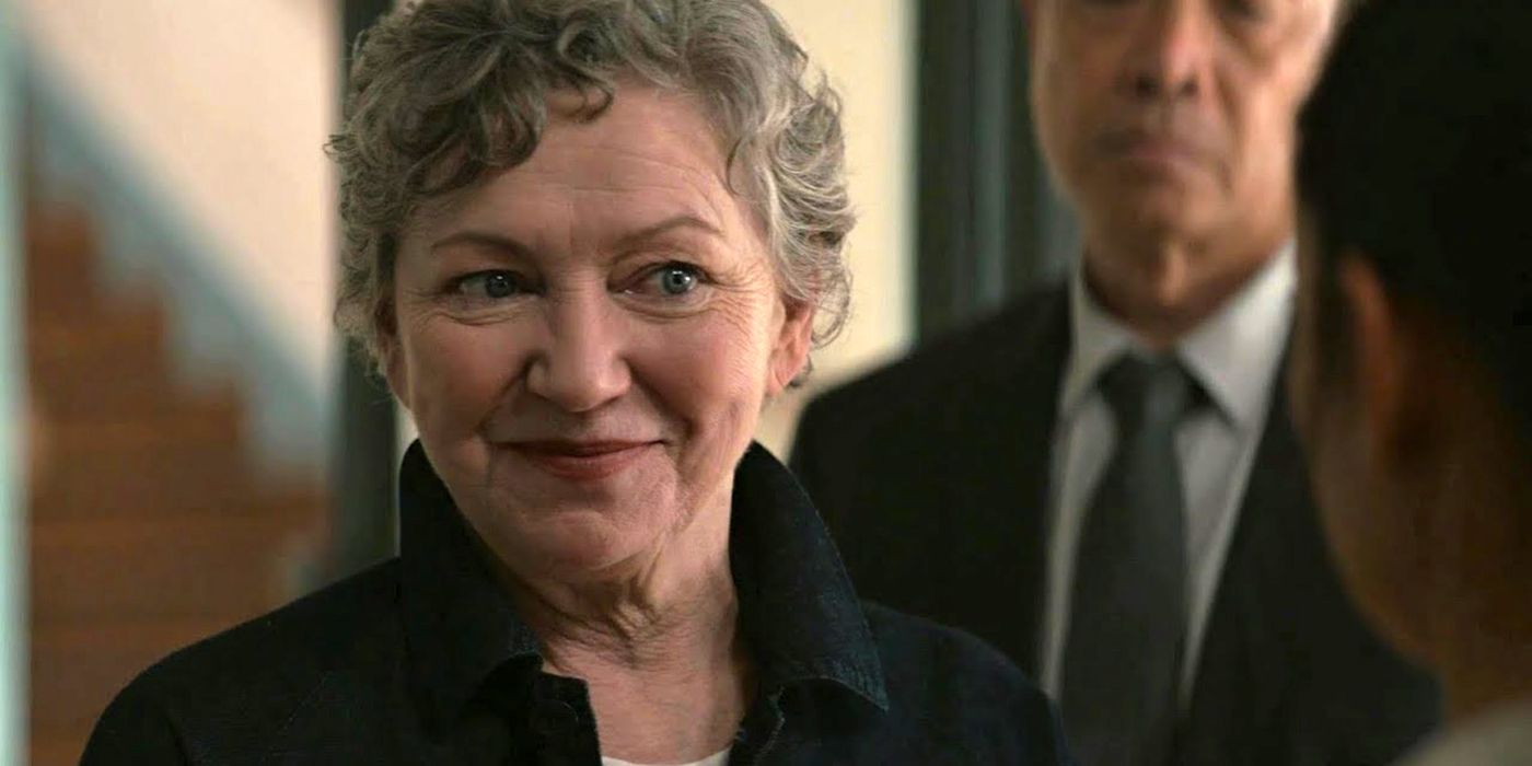 Maggie Shaw sorrindo em NCIS Havaí