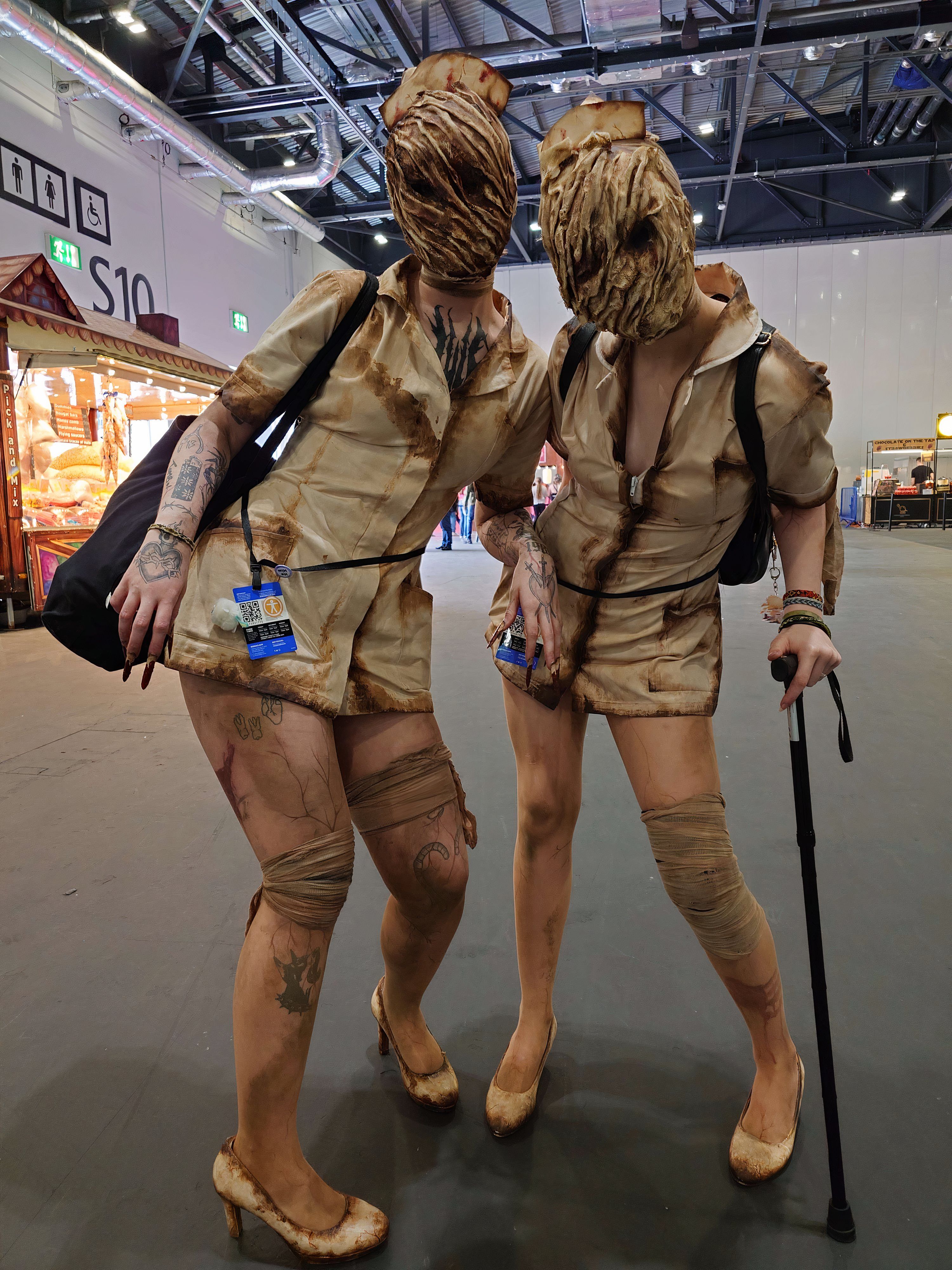 Cringeycosplaysz and Raidads as nurses from Silent Hills 2