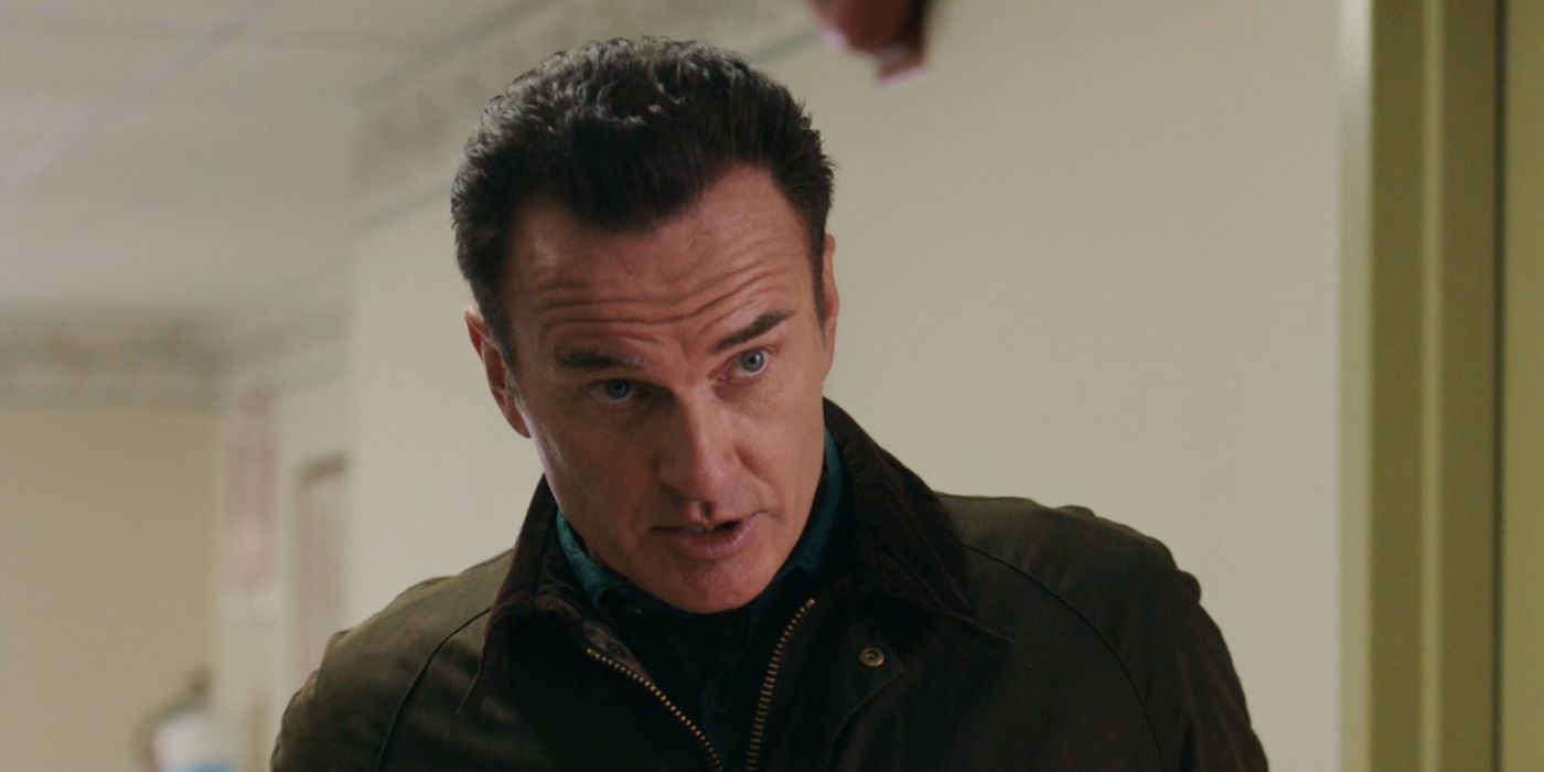 Julian McMahon as Jess LaCroix asking questions on FBI: Most Wanted