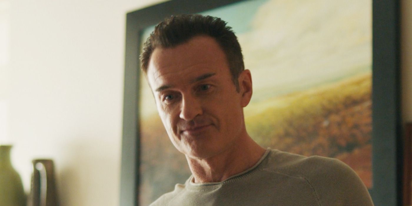 Julian McMahon as Jess LaCroix smiling on FBI: Most Wanted