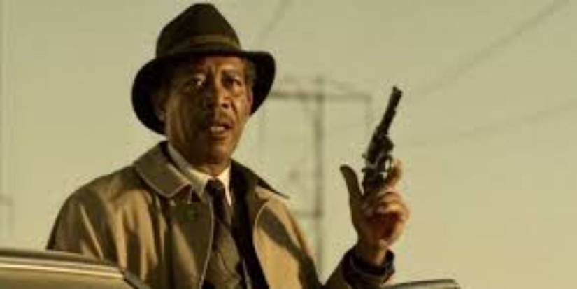 Morgan Freeman's Somerset aiming his gun toward the sky in Se7en
