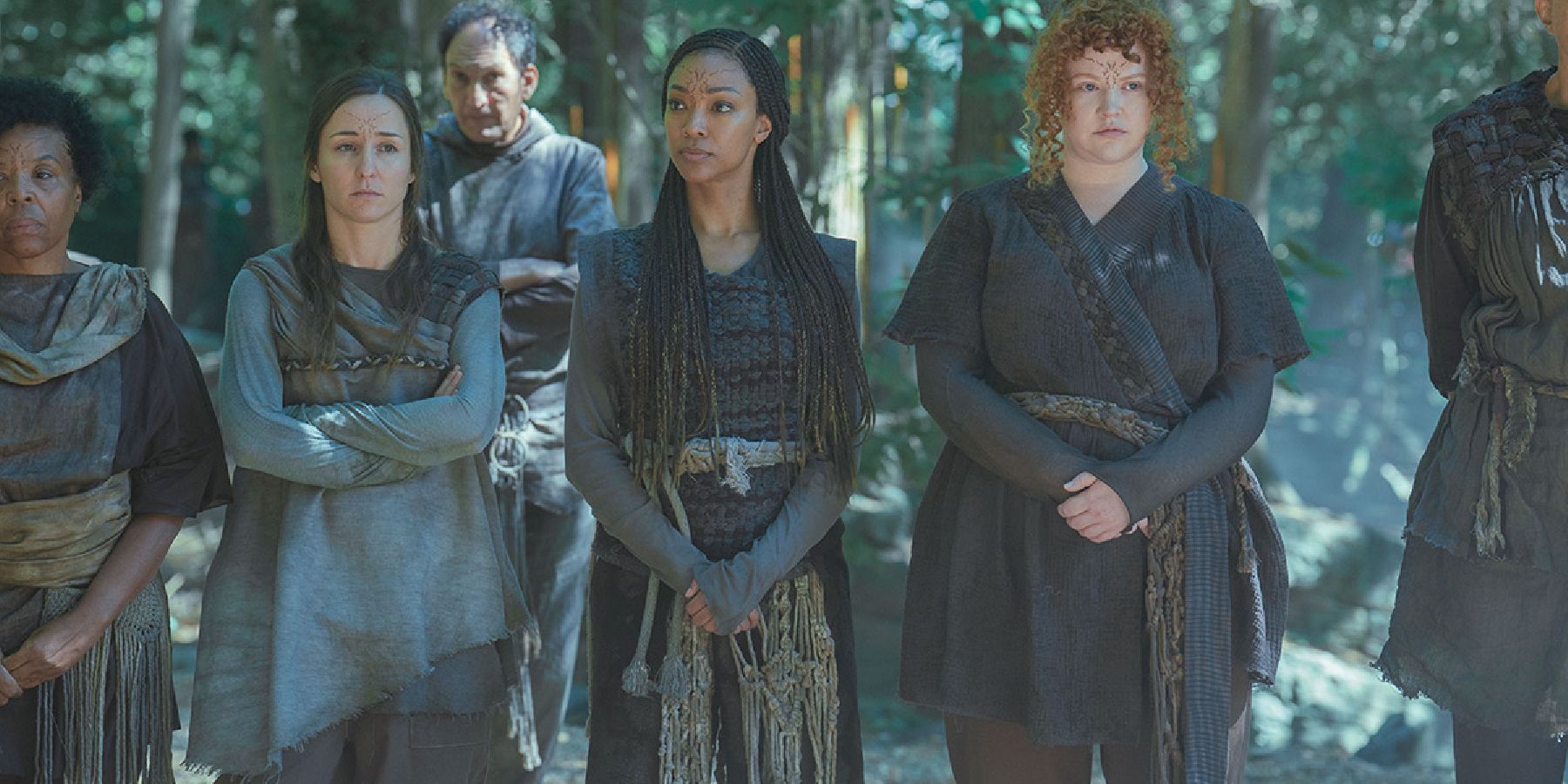 Sonequa Martin-Green as Burnham and Mary Wiseman as Tilly, in disguise as locals