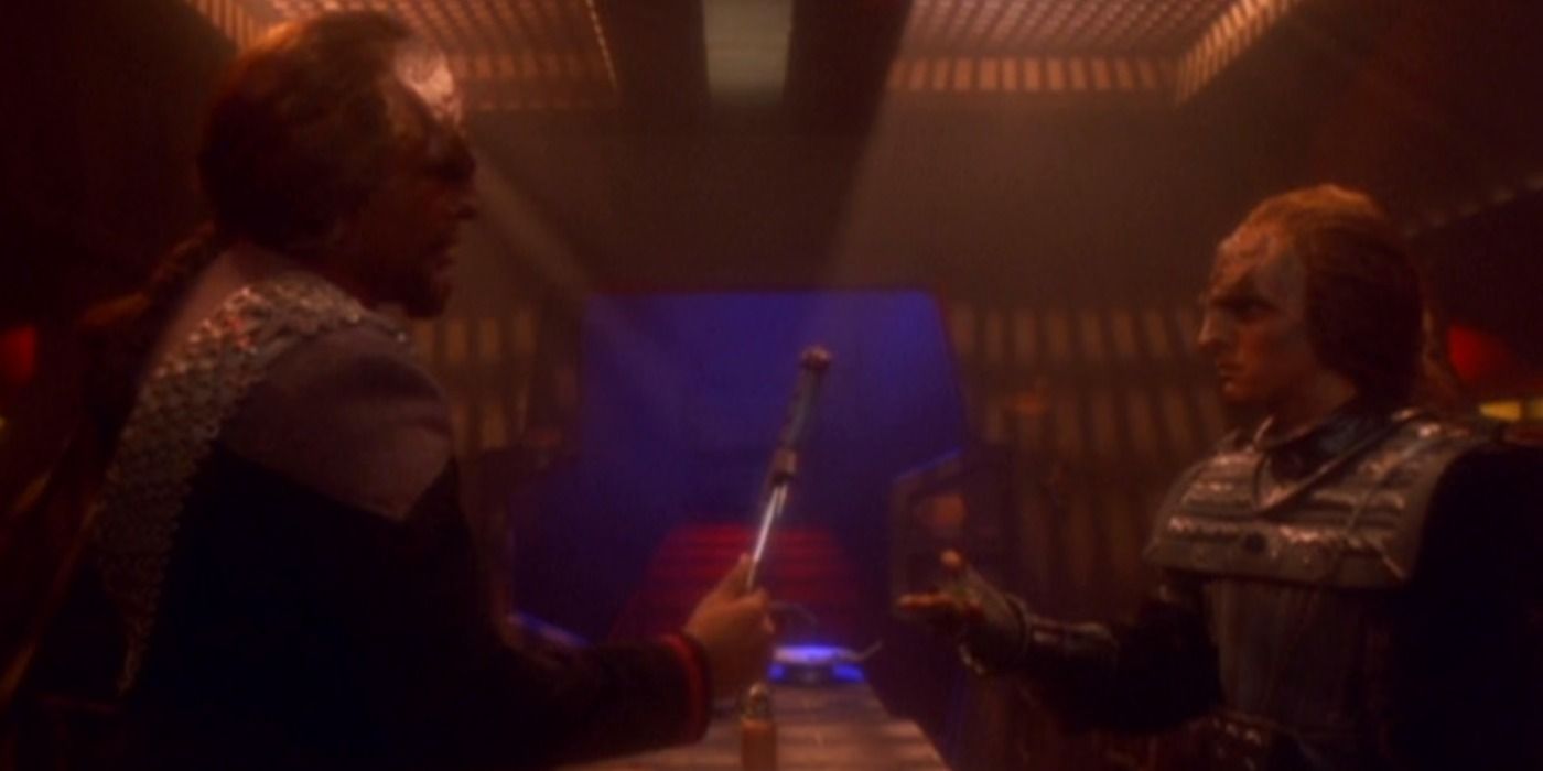 Star Trek: DS9 Proved 1 Big Difference Between Worf & Captain Sisko