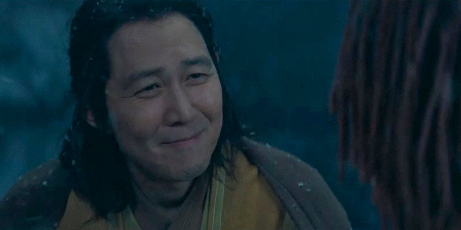Jedi Master Sol (Lee Jung-jae) smiles at Mae in The Acolyte season 1 (STAR WARS)