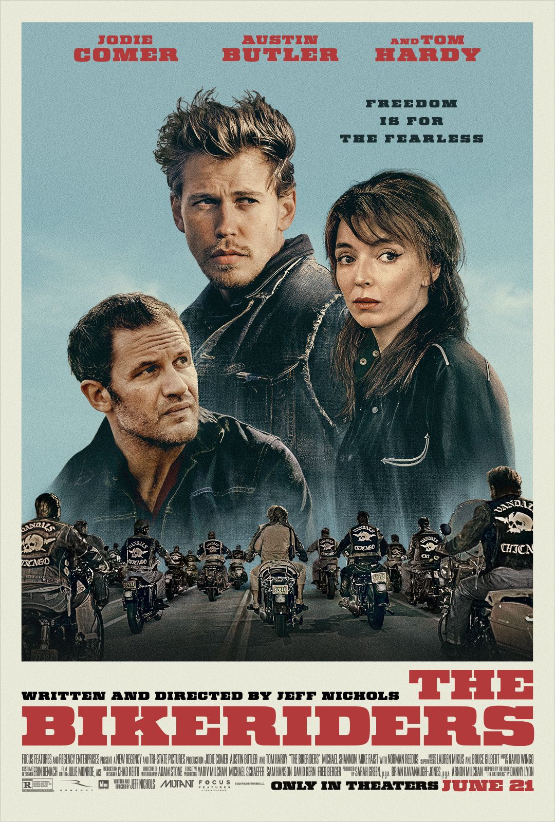 Pôster do filme The Bike Riders mostrando Jodie Comer, Austin Butler e Tom Hardy com uma gangue de motociclistas