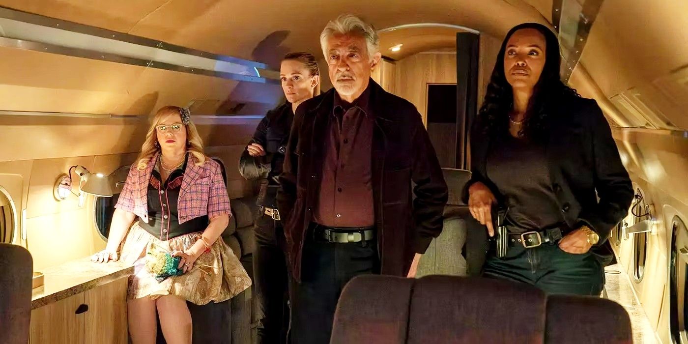 The cast of Criminal Minds Evolution inside a plane