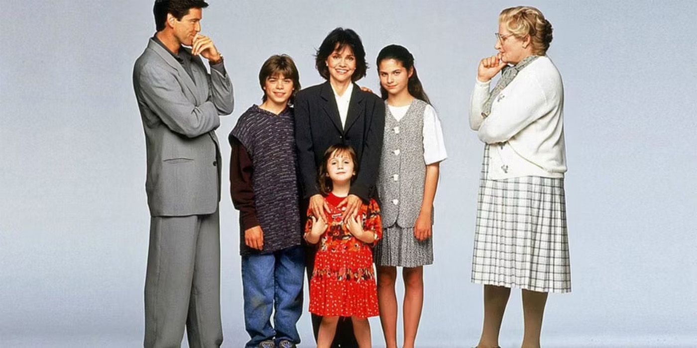 The cast of Mrs Doubtfire standing together