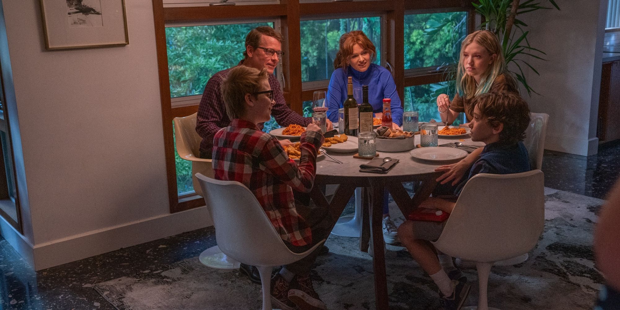 The Present Review: Isla Fisher & Greg Kinnear Break Up In Middling Family Time Loop Comedy