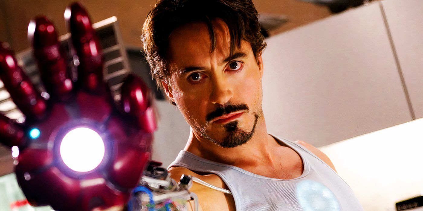 Tony Stark mirando sua mão do Homem de Ferro em Homem de Ferro
