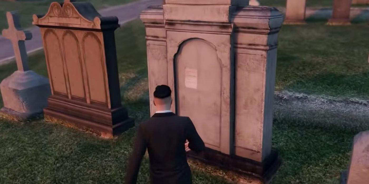 Jogador encontrando pista na Caça ao Tesouro em uma lápide no GTA Online.