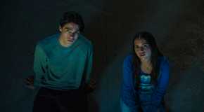 Davis (Felix Mallard) and Aza (Isabela Merced) looking at the stars in Turtles All The Way Down