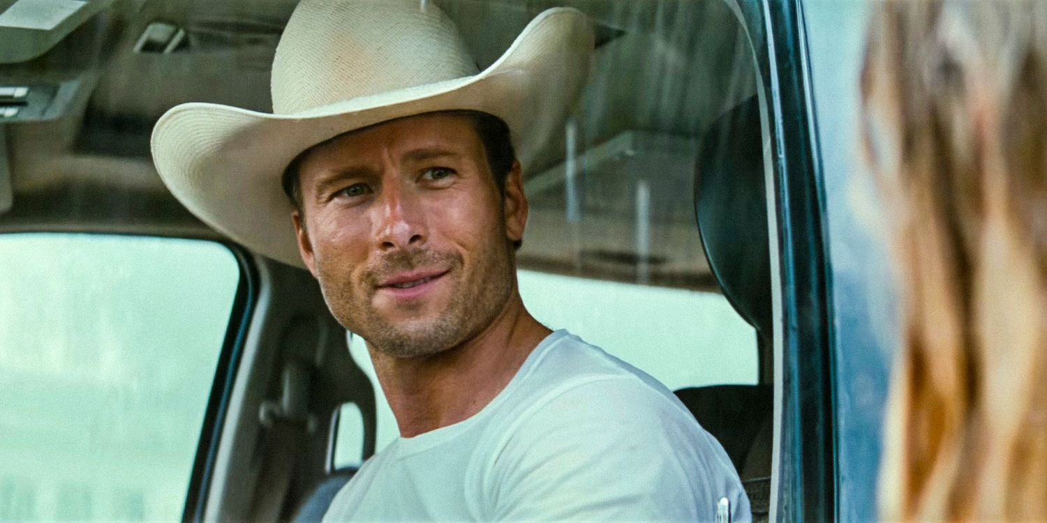 Tyler Owens (Glen Powell) wearing a cowboy hat in Twisters (2024)
