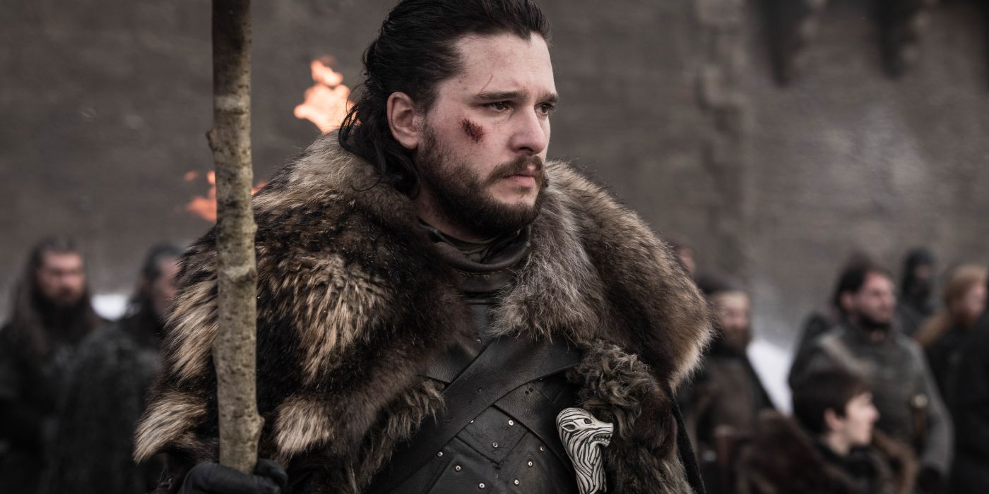 Kit Harringston como Jon Snow carregando uma tocha na 8ª temporada de Game of Thrones