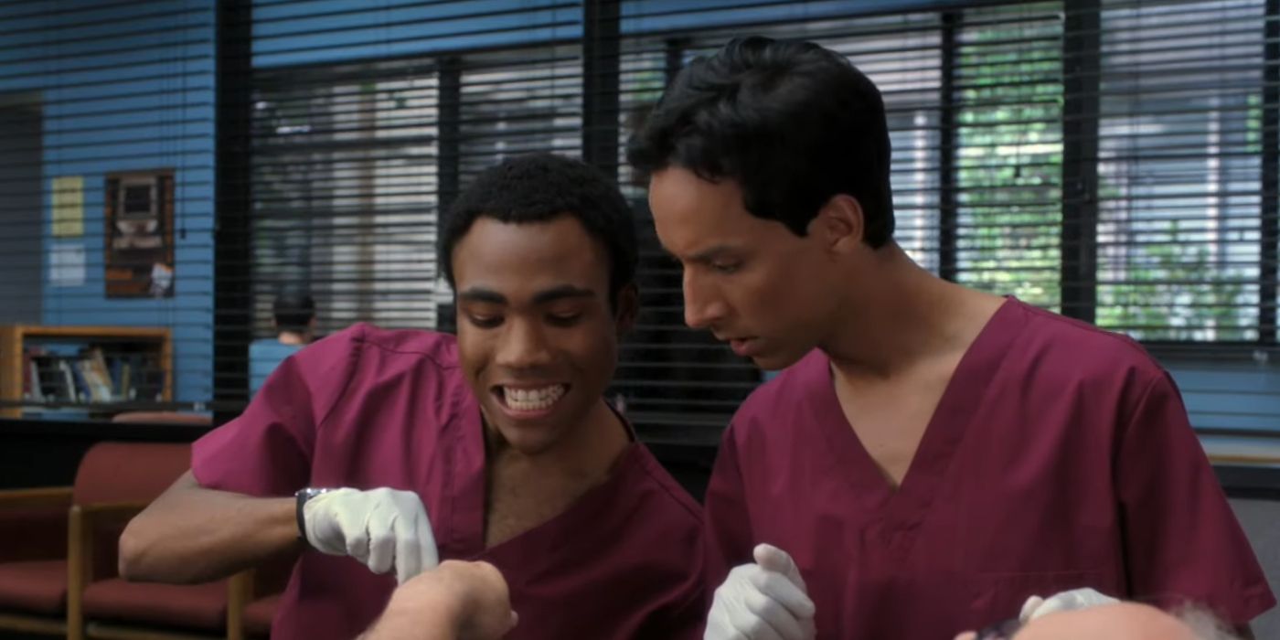 Troy e Abed jogando Operation on Pierce no episódio Community Geography Of Global Conflict