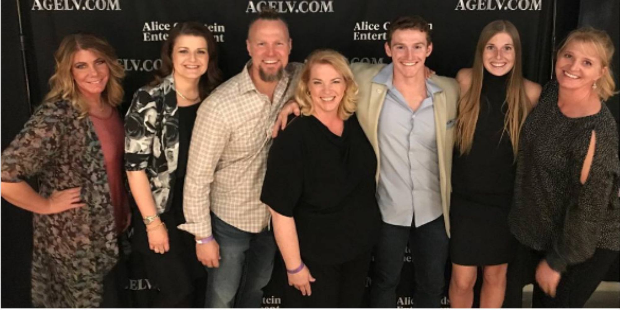  Sister Wives' Meri brown, robyn, kody, janelle, Logan, Michelle petty & christine brown posing together at event