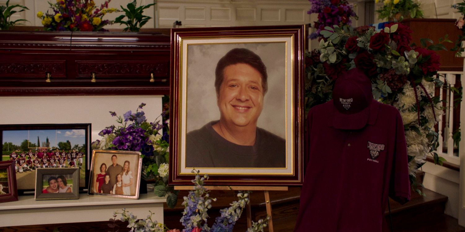 A portrait of George at his funeral service in Young Sheldon season 7 episode 13