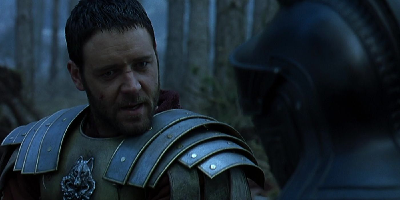 Russell Crowe as Maximus facing a soldier in the forest in Gladiator