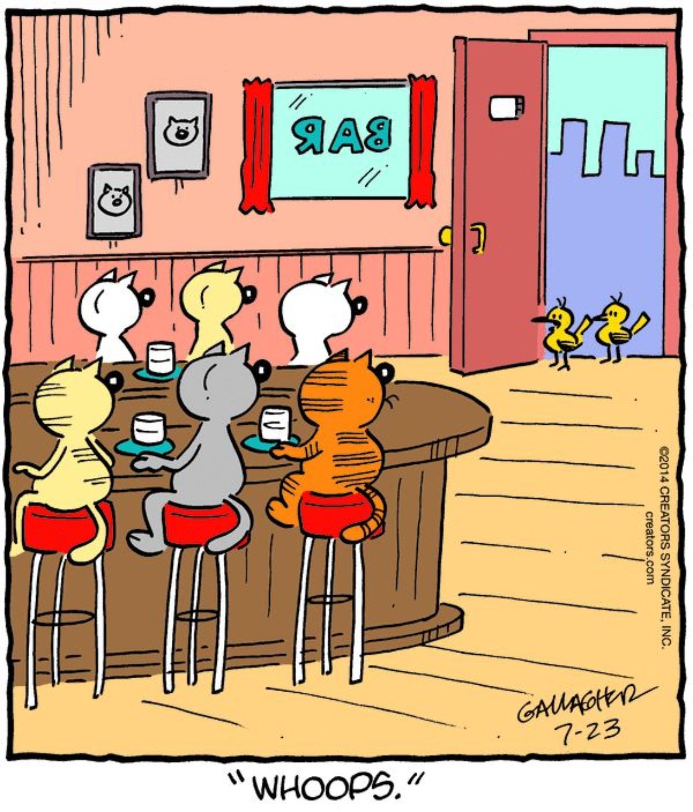 Dois pássaros entrando em um bar de gatos em uma história em quadrinhos de Heathcliff.