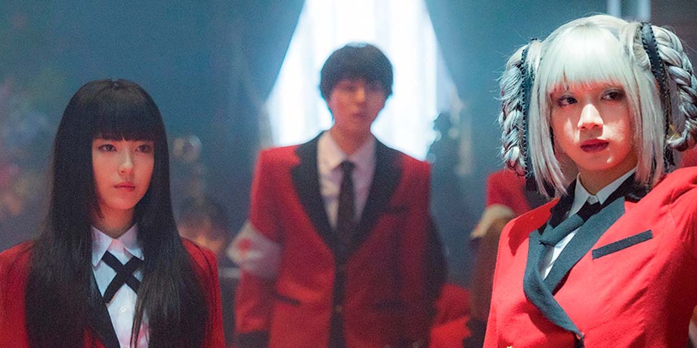 Minami Hamabe as Yumeko Jabami and Elaiza Ikeda as Kirari Momobami looking off-screen in the live-action Kakegurui