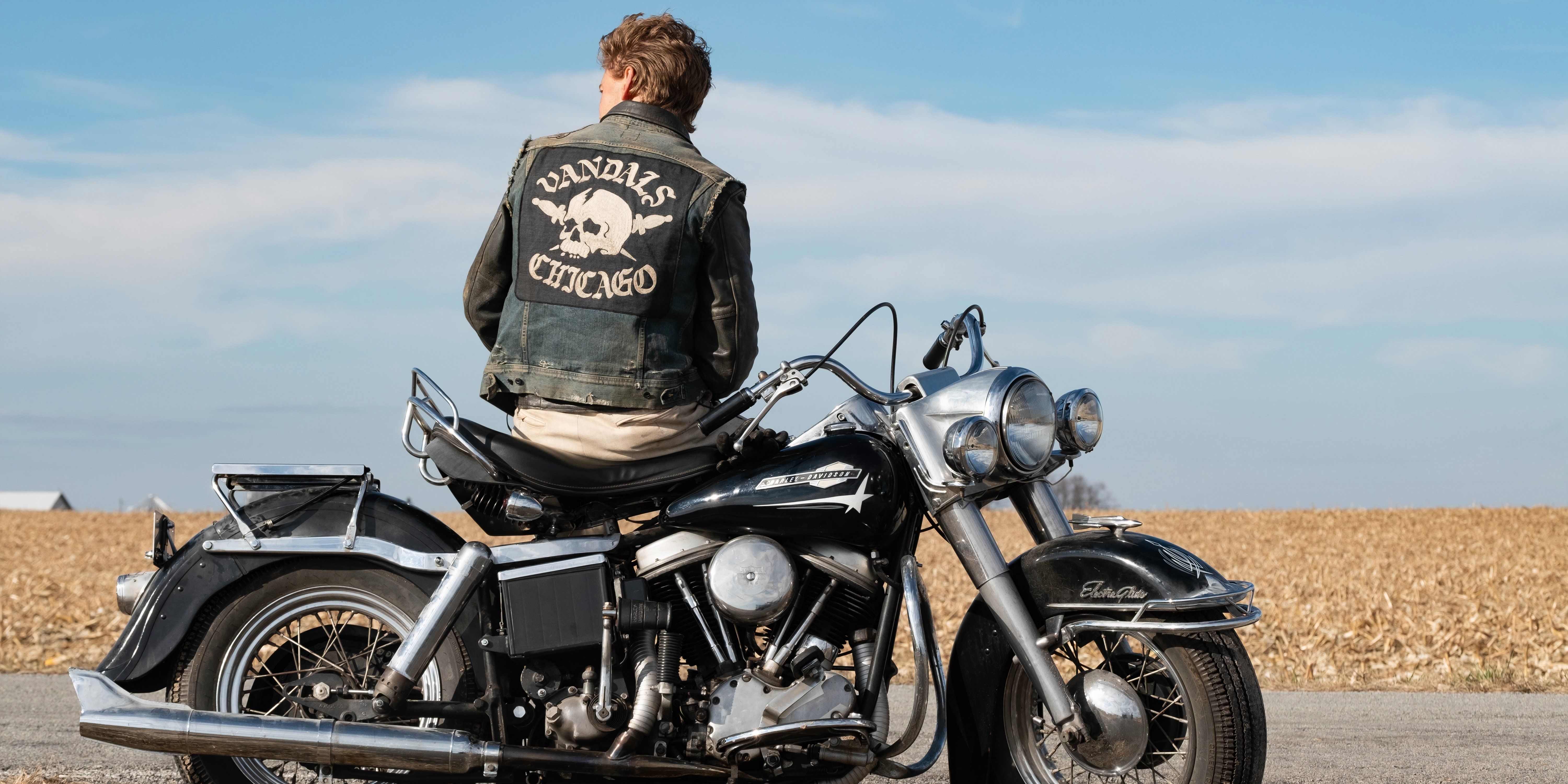 A still of Austin Butler with his back to the camera in The Bikeriders