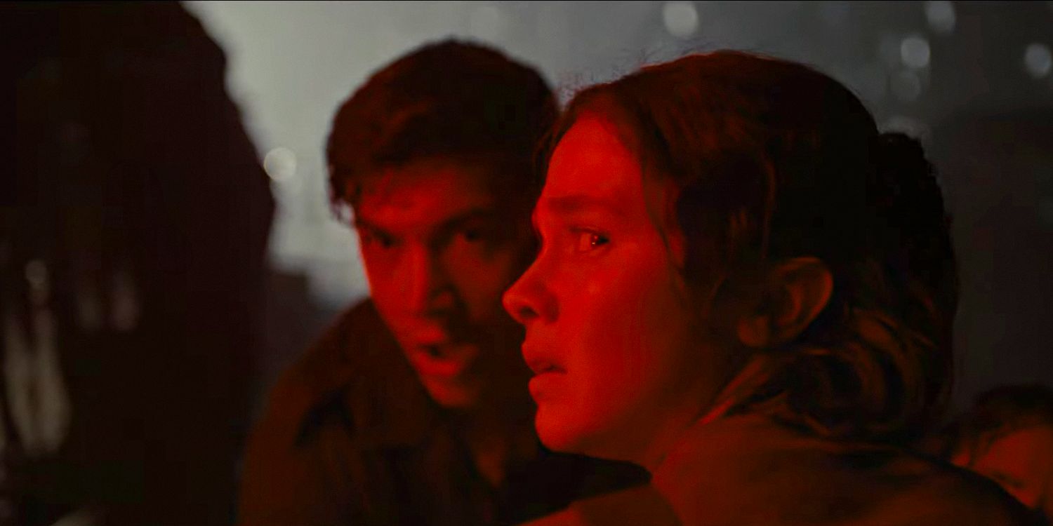 Tyler (Archie Renaux) and Rain (Cailee Spaeny) looking around in fear in Alien: Romulus