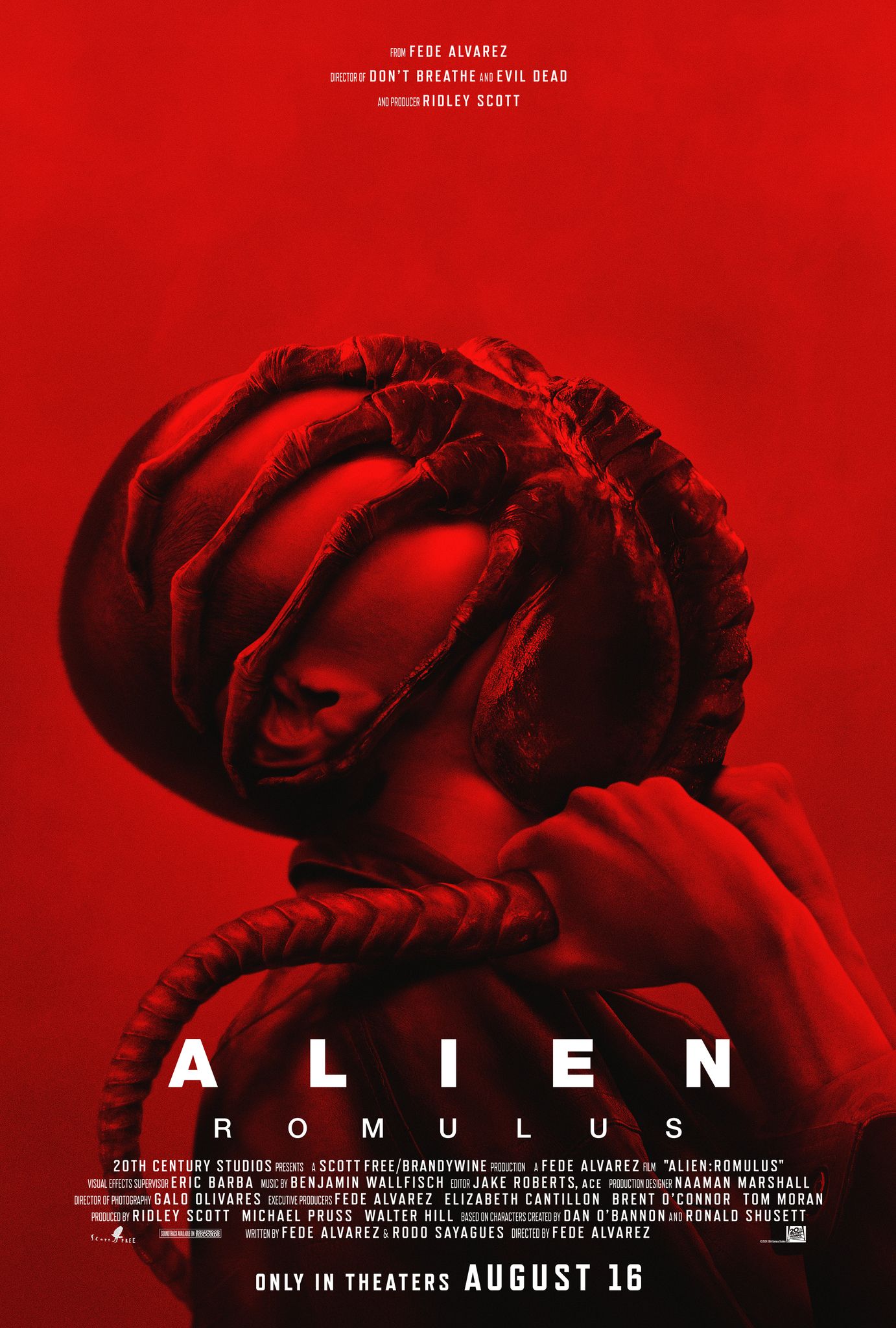 Alien Romulus Poster, das einen Facehugger zeigt, der Menschen angreift