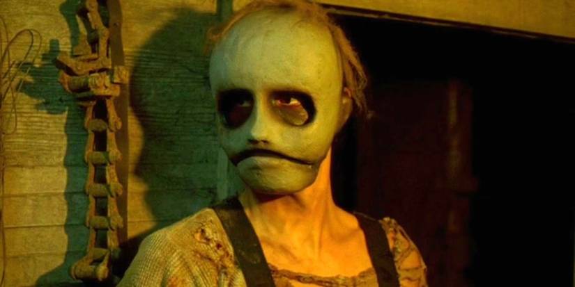 A masked person looking ominous in Behind The Mask The Rise of Leslie Vernon