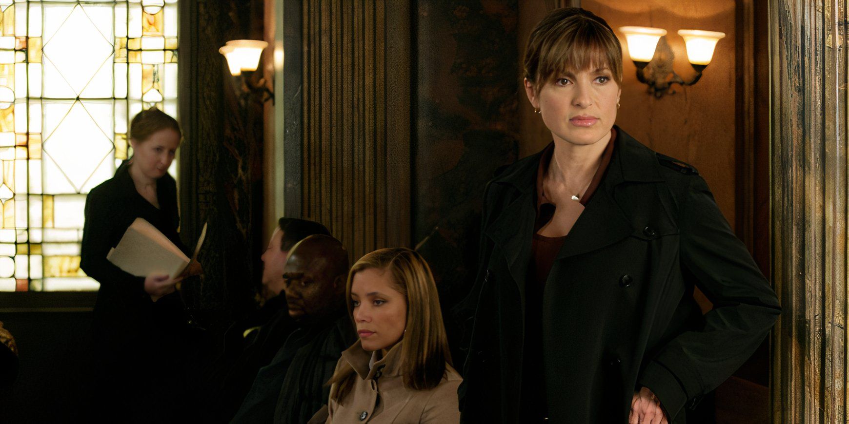 Benson stands in front of a victim in a courthouse in the SVU episode Burned