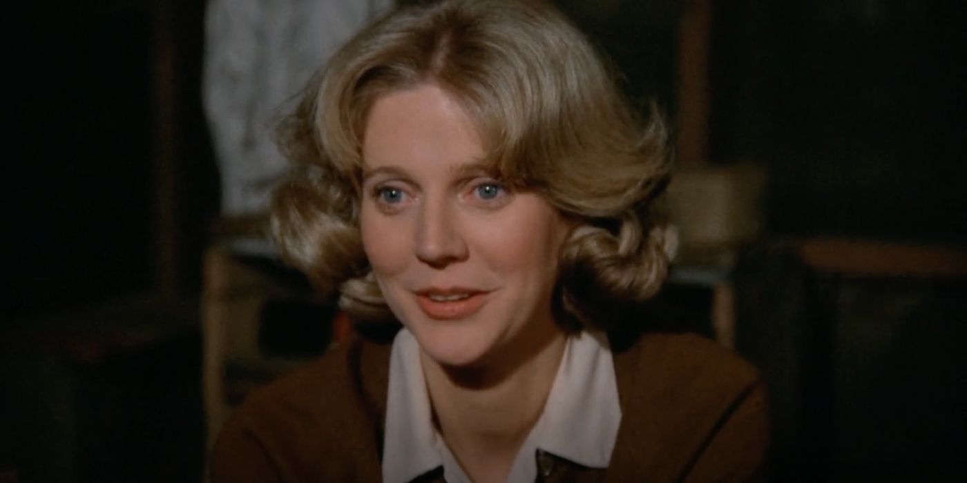 Blythe Danner smiling as Carlye in MASH season 4 episode The More I See You