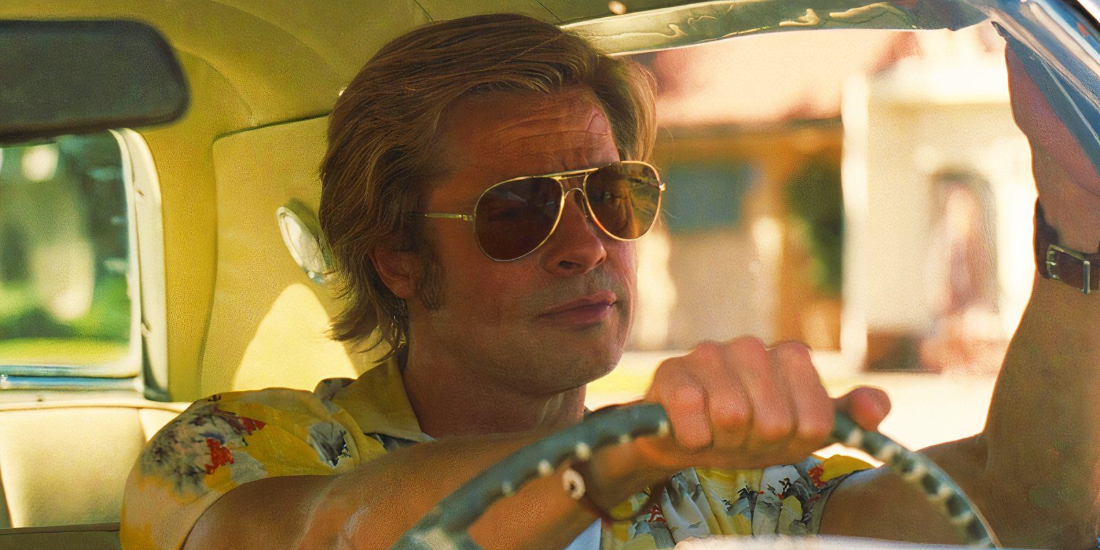 Brad Pitt como Cliff Booth em Era Uma Vez Em... Hollywood