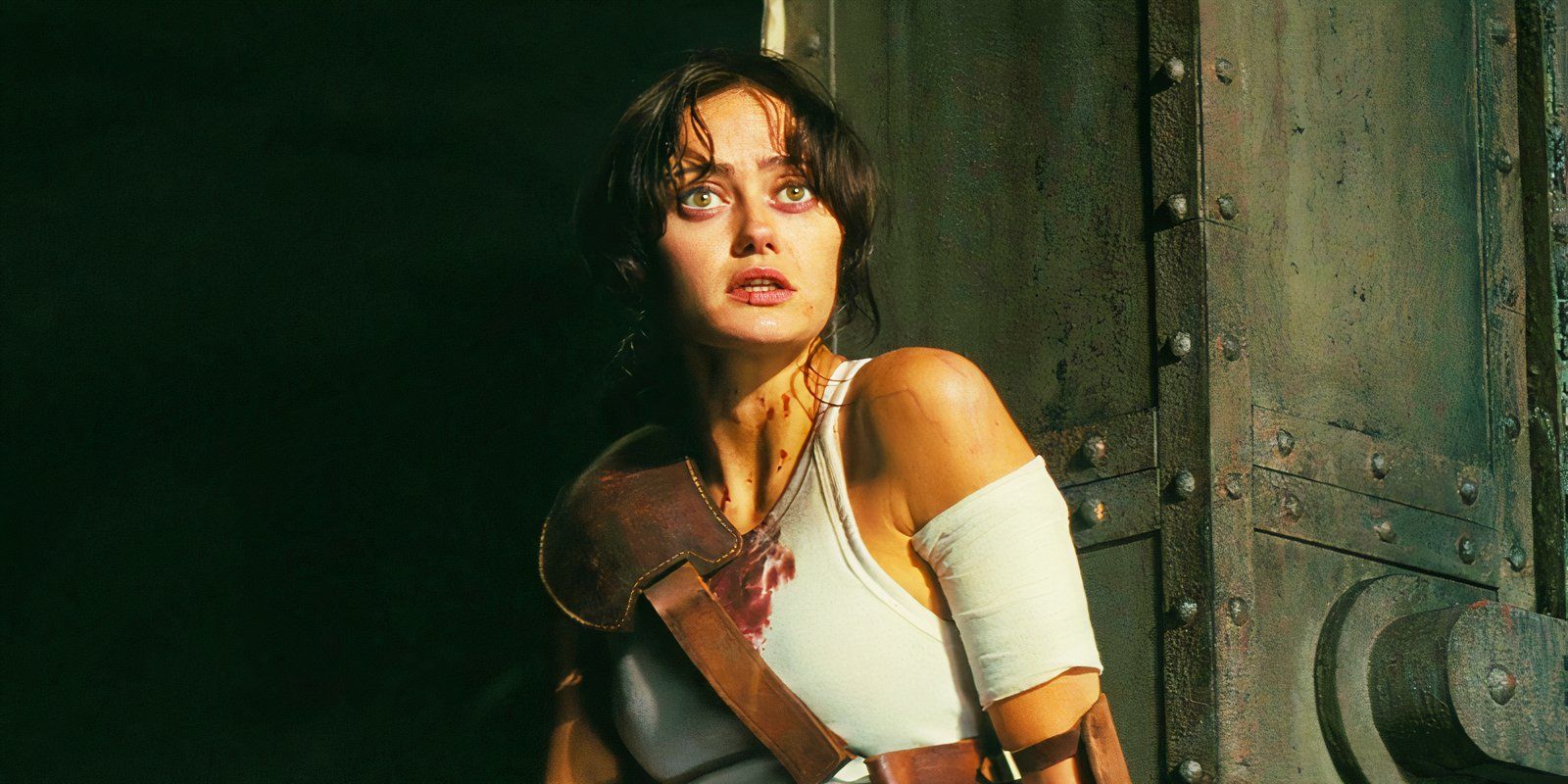 Ella Purnell as Lucy looking concerned in Fallout season 1