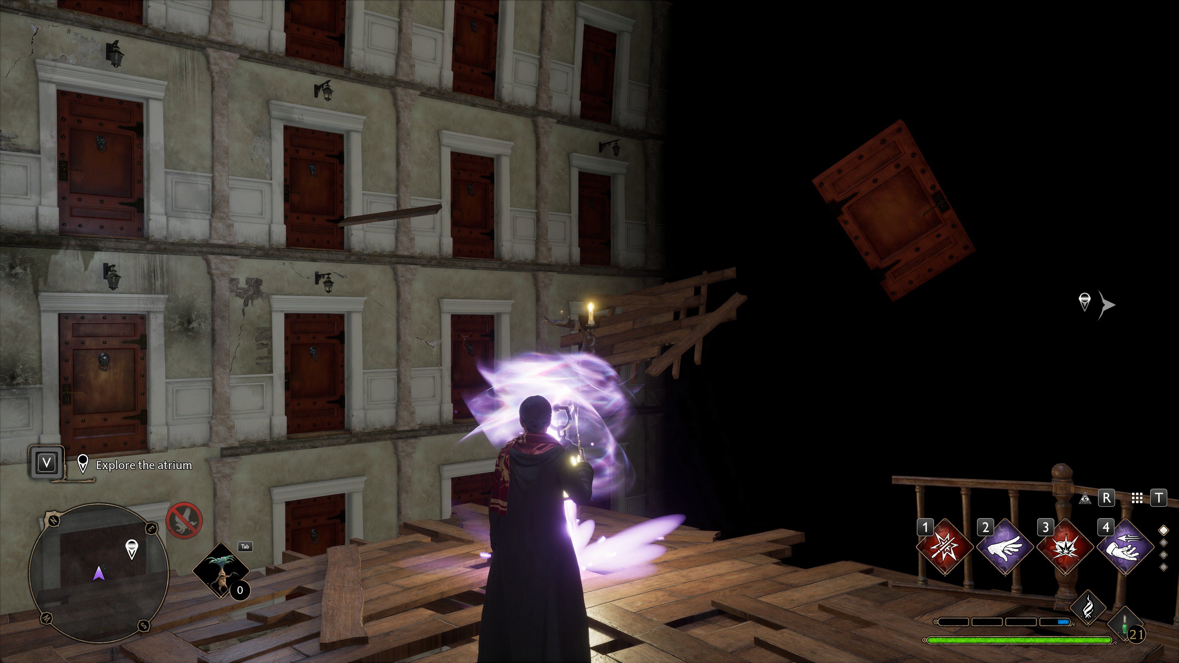 Estudante da Grifinória carregando lanterna para gancho de mão em quarto escuro com parede de portas no legado de Hogwarts