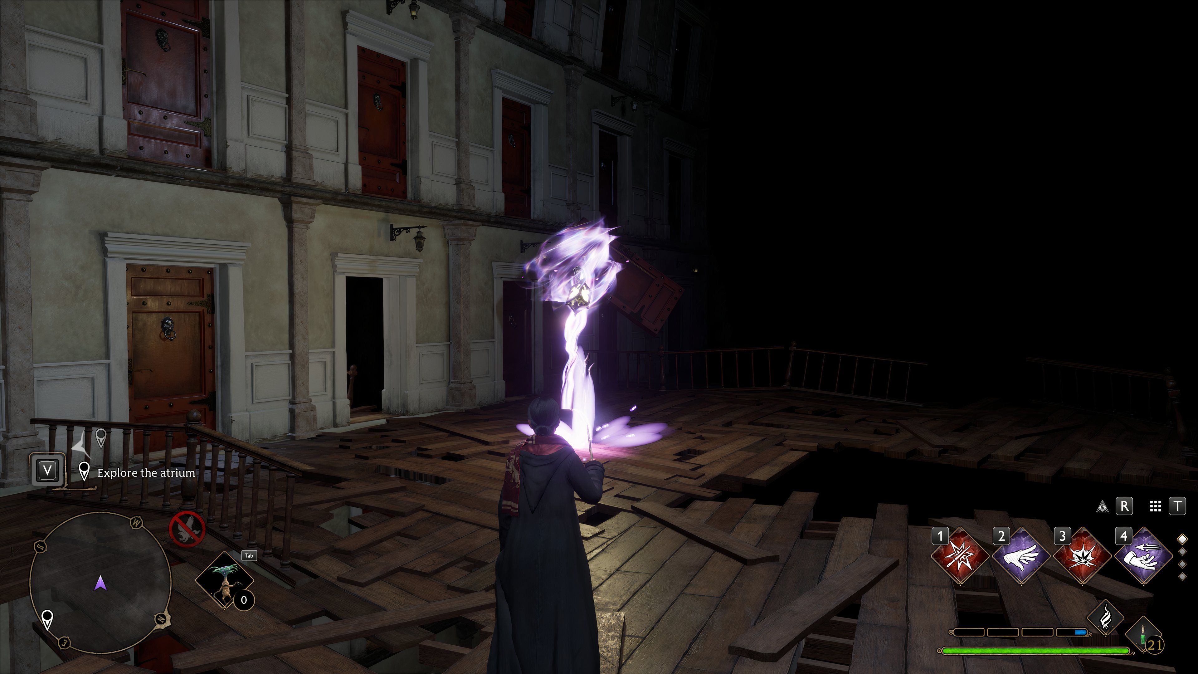 Aluna da Grifinória carregando uma lanterna mágica com Wingardium Leviosa em direção a uma porta aberta em uma sala com uma parede de portas no legado de Hogwarts