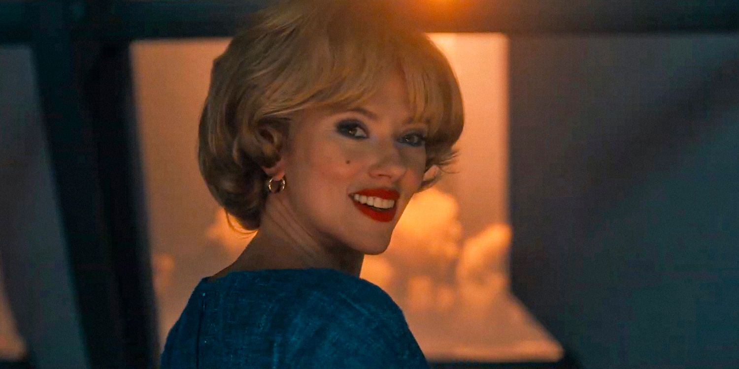 Kelly Jones (Scarlett Johansson) smiling and looking over her shoulder in Fly Me to the Moon (2024)