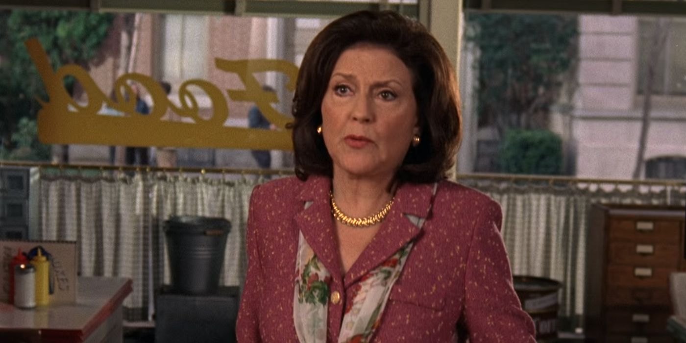 Emily Gilmore parecendo irritada na 5ª temporada de Gilmore Girls, episódio 17