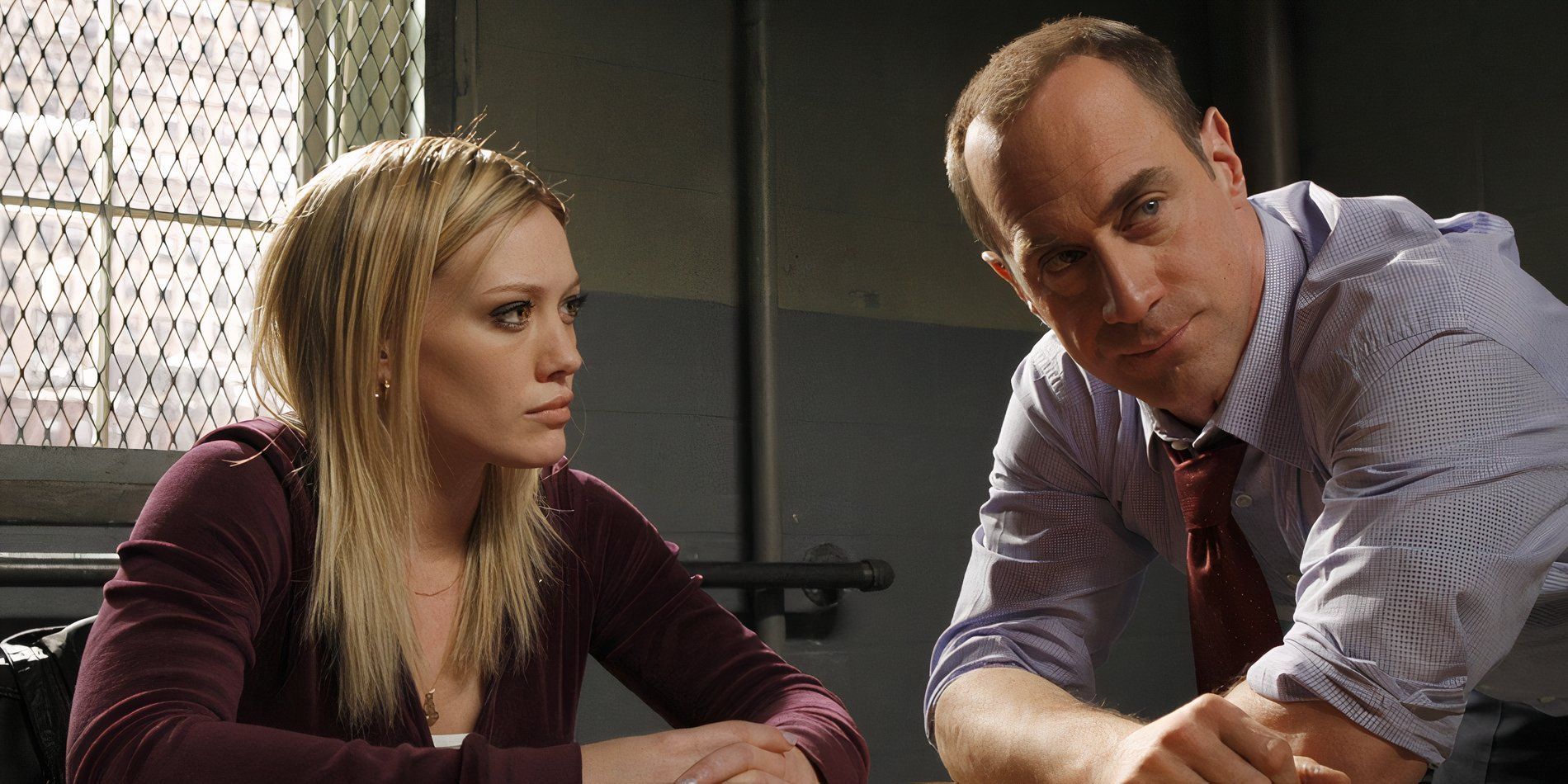 Hilary Duff as Ashlee and Christopher Meloni as Stabler in an interrogation room in the SVU episode Selfish