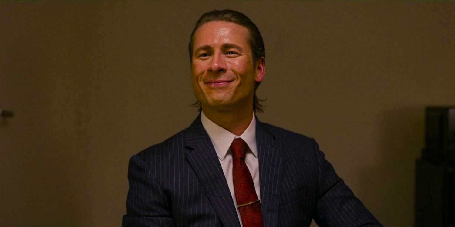 Gary Johnson (Glen Powell) wearing a suit and tie in Hit Man (2023)