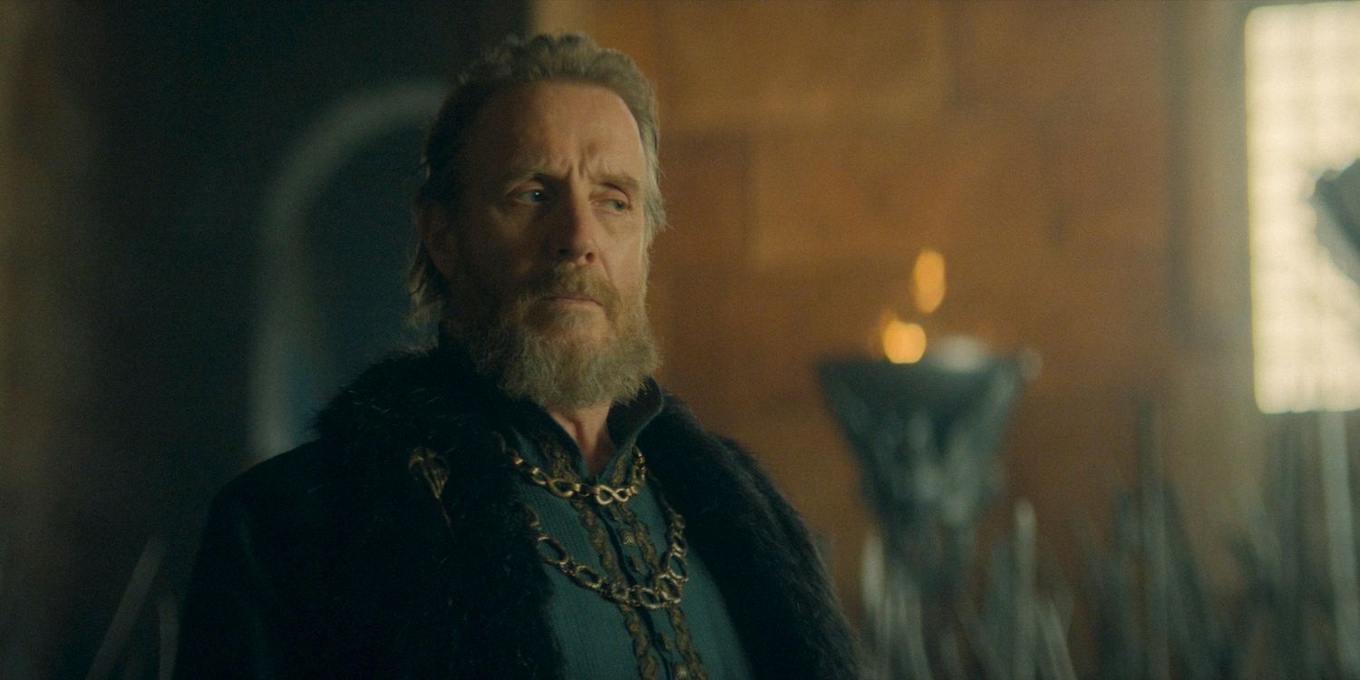 Otto Hightower (Rhys Ifans) as the Hand of the King in House of the Dragon season 2 episode 1