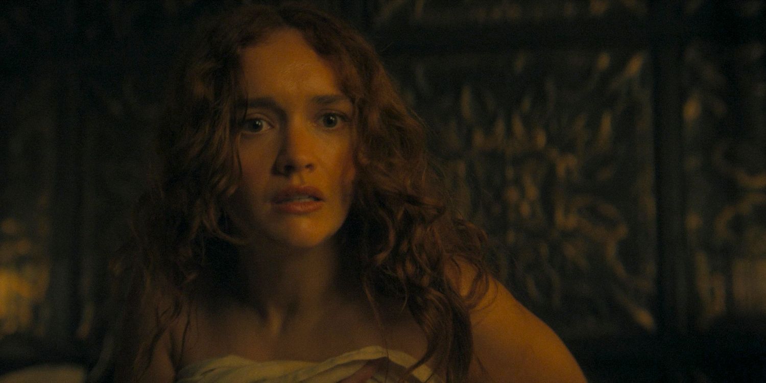Alicent Hightower (Olivia Cooke) shocked after hearing the news of the murder of her grandson, the heir to the throne in House of the Dragon season 2 episode 1