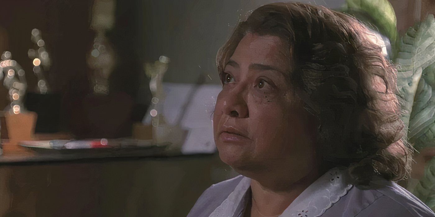 Imelda (Tonita Locastro) looking up at someone in Glee.