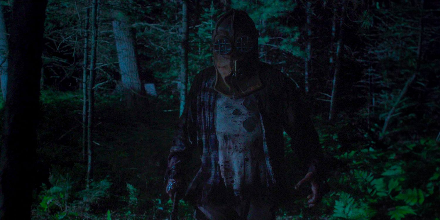 A masked killer in the middle of a dark forest from In a Violent Nature (2024)